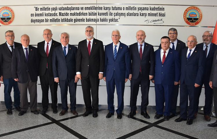 BAKAN IŞIKHAN TÜED’İ ZİYARET ETTİ