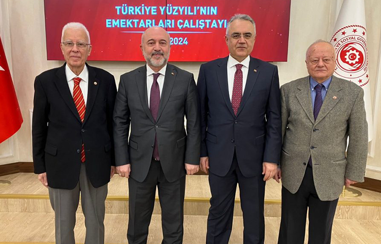 GENEL BAŞKANIMIZ KAZIM ERGÜN VE HUKUK DANIŞMANIMIZ AV. CAFER TUFAN YAZICIOĞLU, “TÜRKİYE YÜZYILI’NIN EMEKTARLARI ÇALIŞTAYI”NA KATILDILAR…